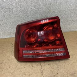 06-10 charger tail lights