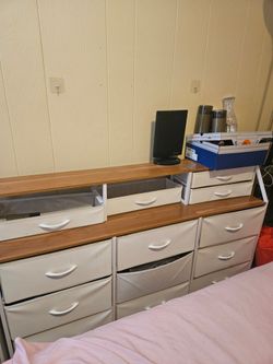 Selling  this big ward no n3ed for it
