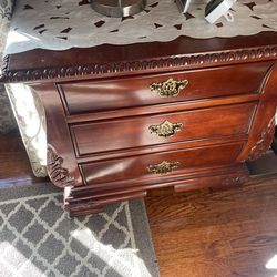 Queen  four post bedroom set