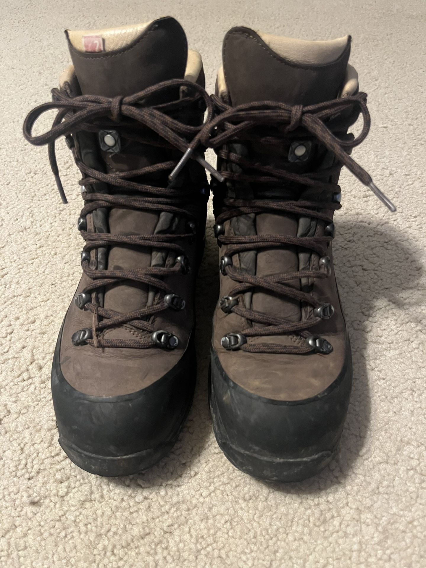 Lowa Women’s Baffin Pro Hiking Boots Size 8