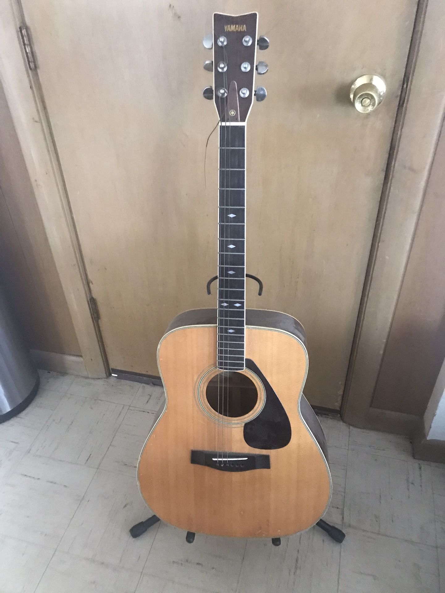 Yamaha FG 345 Guitar