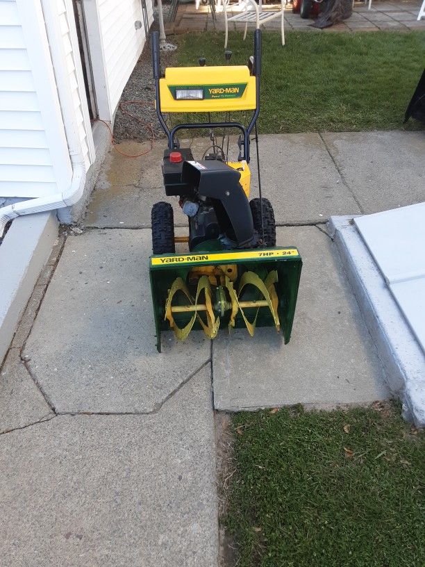 Snowblower With Electric Start 