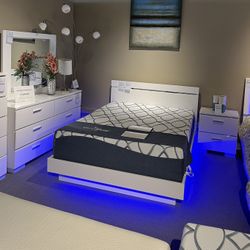 Queen Bed, Dresser, Mirror And Nightstand 
