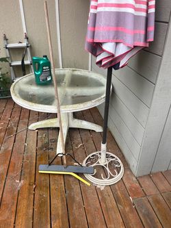 Free table and umbrella with stand