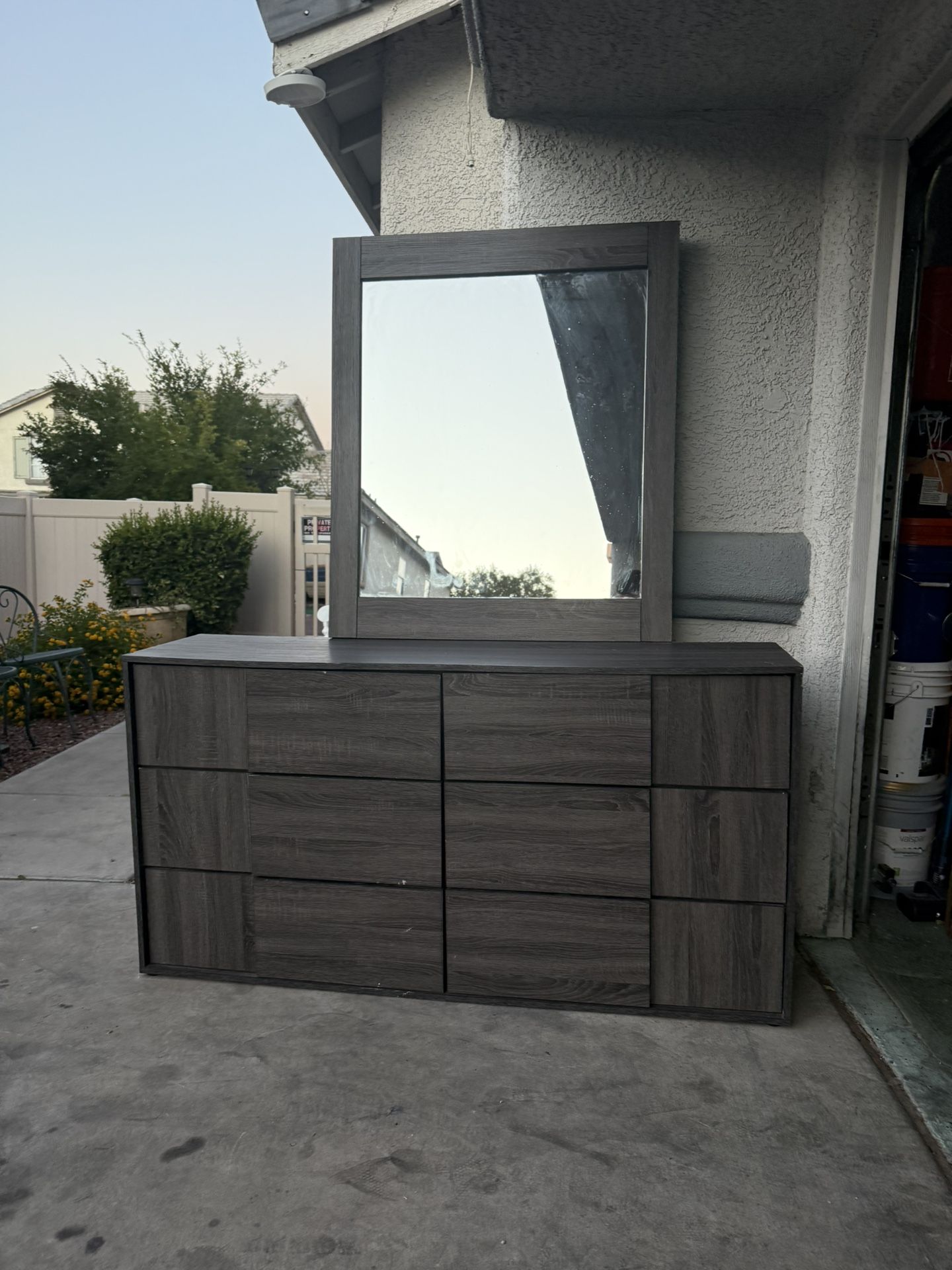Dresser With Mirror
