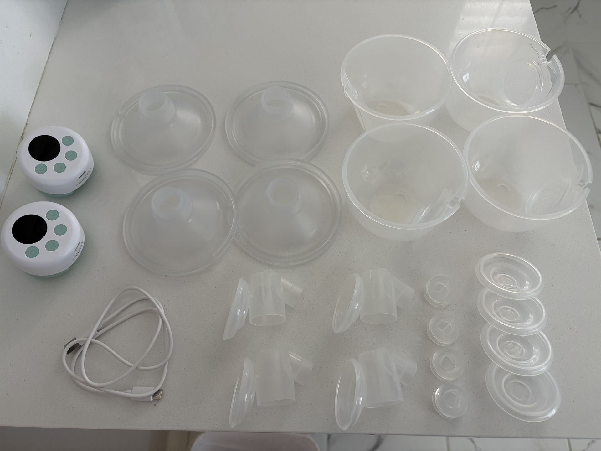 Hands free Breast Pump – Great Condition + Extra Parts