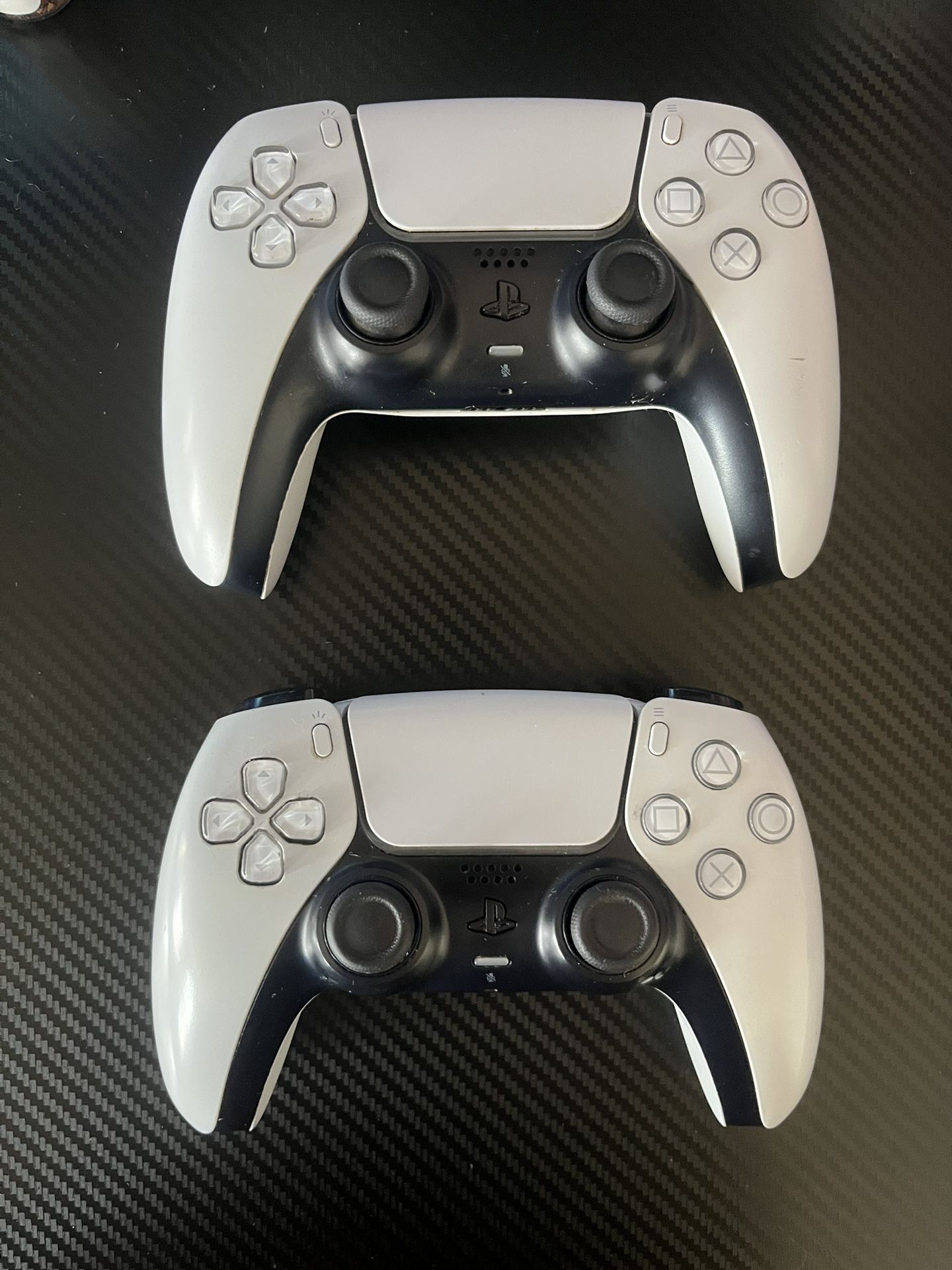 2 Ps5 Controllers