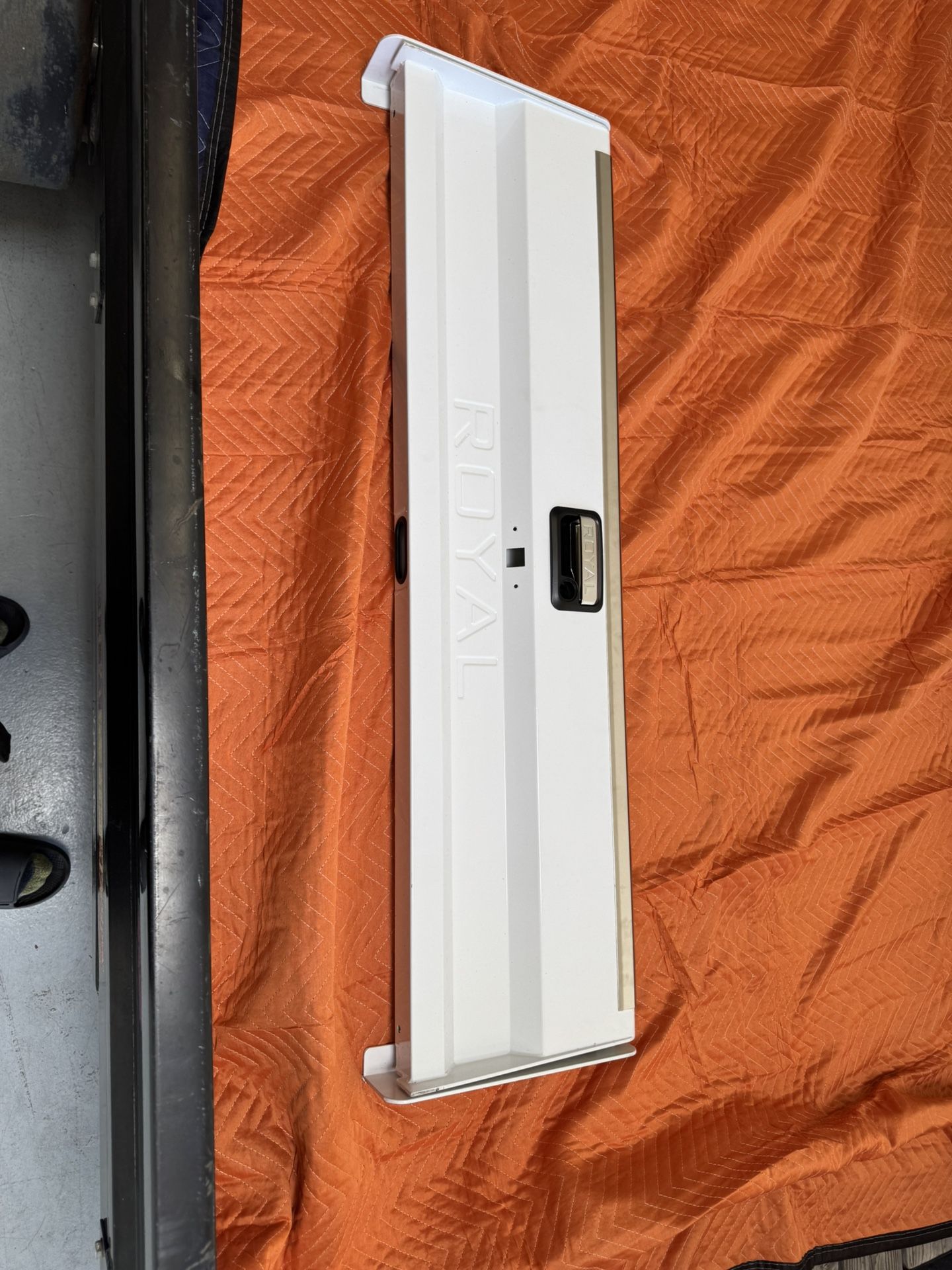 Royal Body Tail Gate