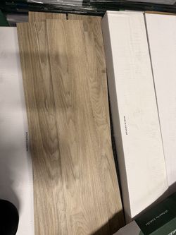 Luxury Vinyl flooring / piso de Vinyl