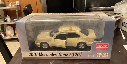 Collectible car model Sun Star 1:18 2001 Mercedes Benz E320