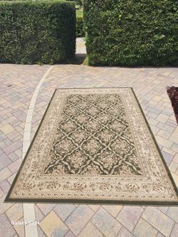 5'3" X 7'6" Carpets In Excellent Condtion