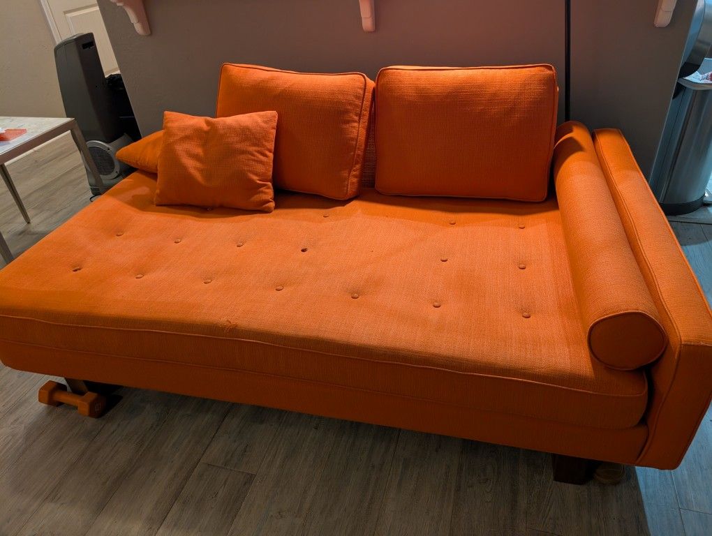 MCM Chaise - Jonathan Louis Bennett