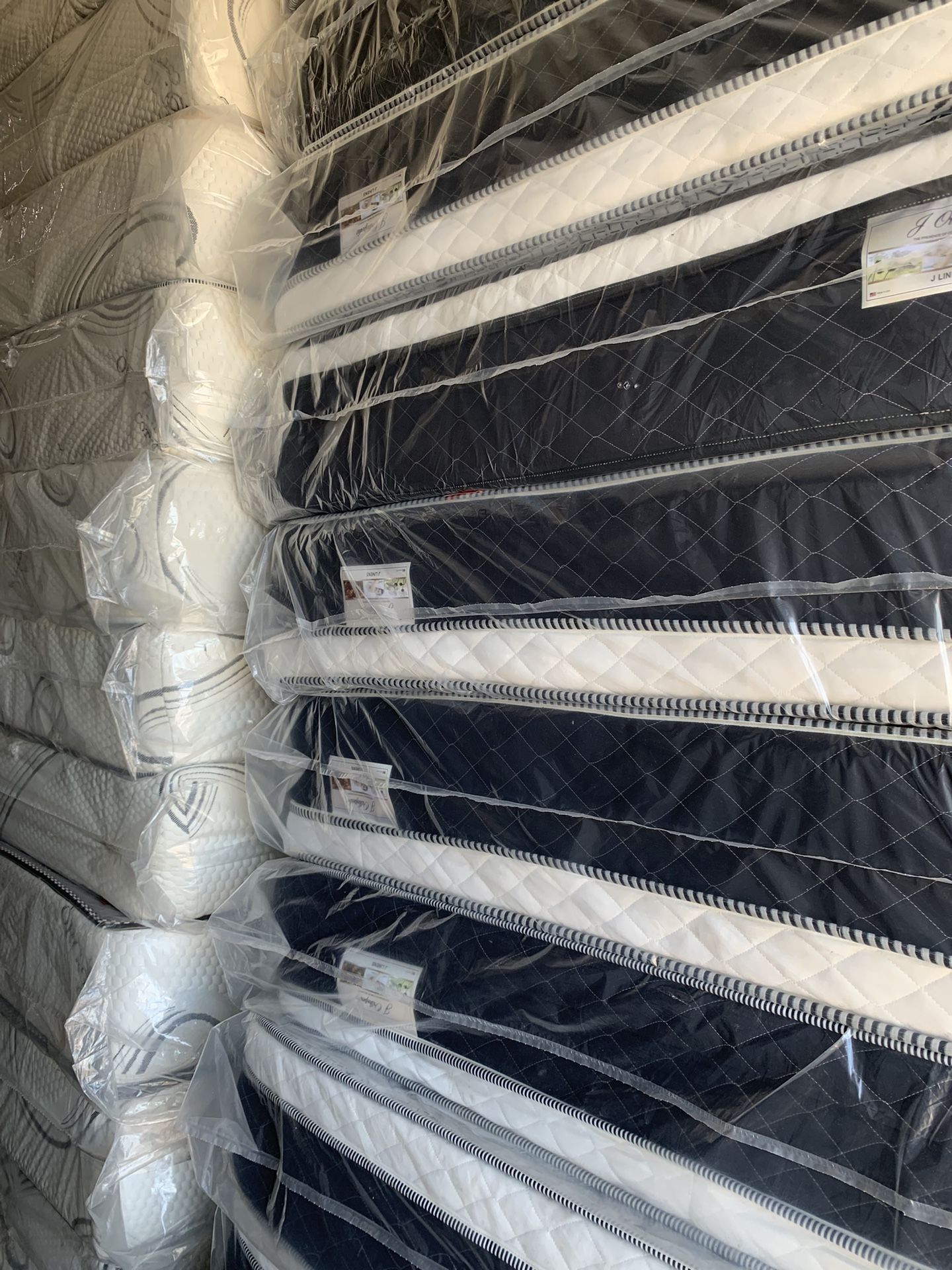 🌟✨Mattress Pillow Top All Sizes ✨🌟 ☑️ 12” inches tall 🟠Queen sizes $199 🟡Full sizes $179 🟢Twin sizes $150 🔵Cal king $320 🟣E. King $330 🔴Deli