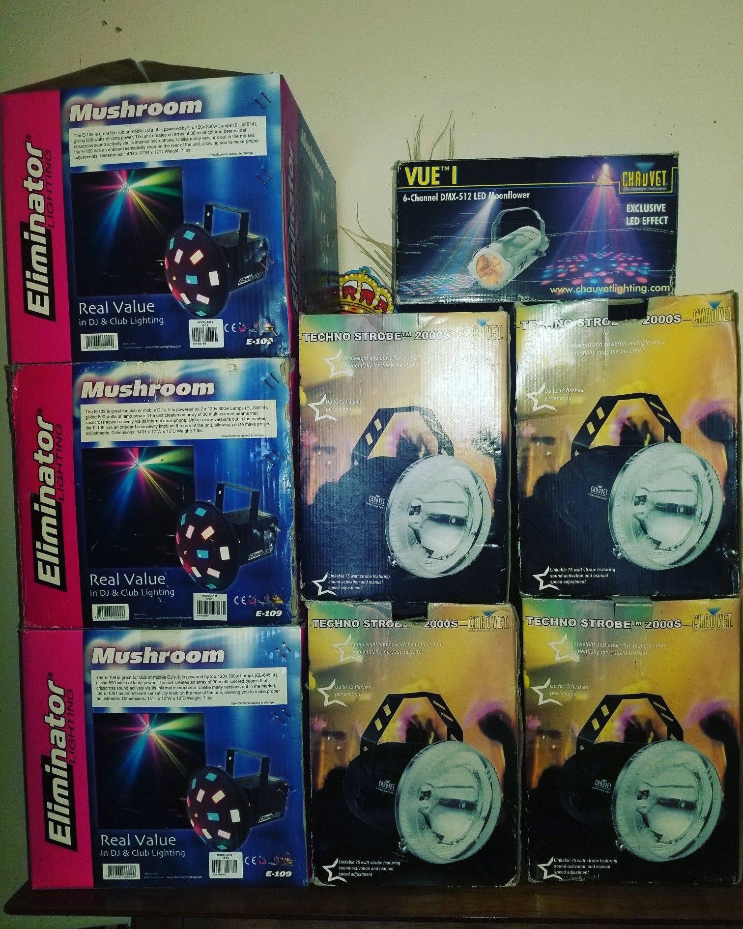 Mushroom eliminator 5, strobe chauvet 4 moonflower 1, maquinas de humo 3 se vende todo junto!