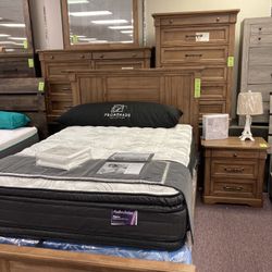 New Queen Bedroom Group $1570