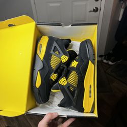 Jordan 4 Retro “Yellow Thunder”