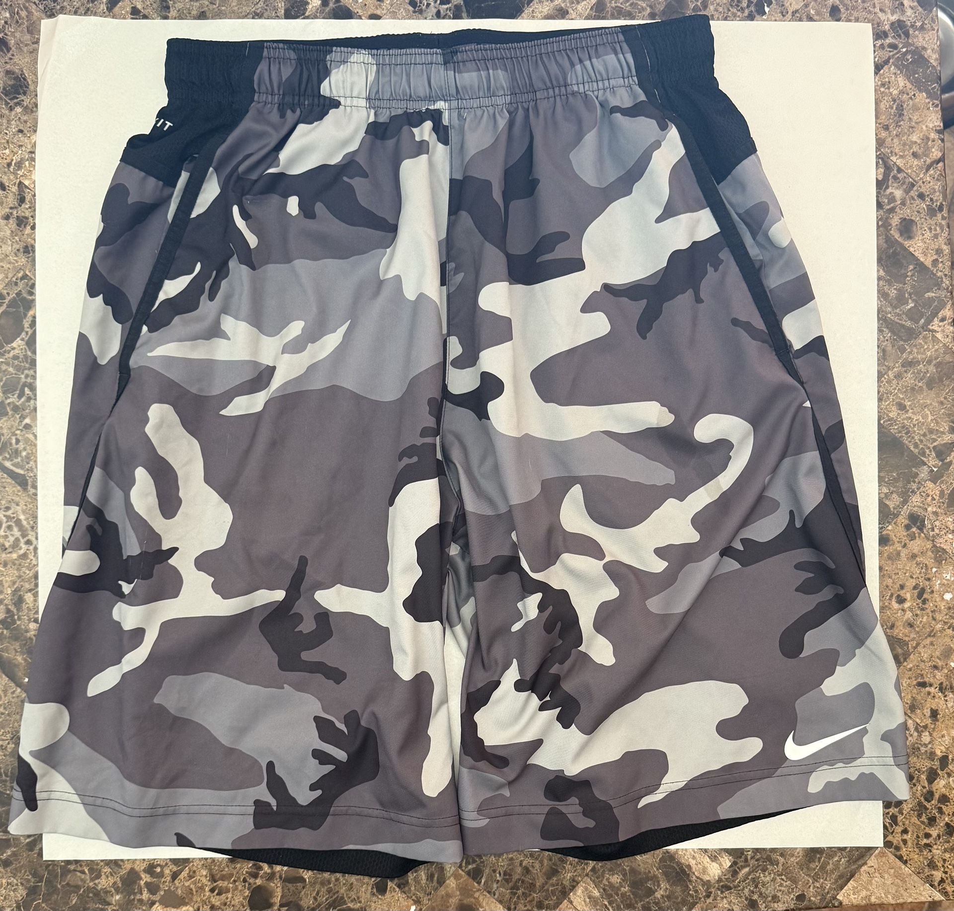 MENS NIKE DRY FIT CAMO SHORTS SZ L