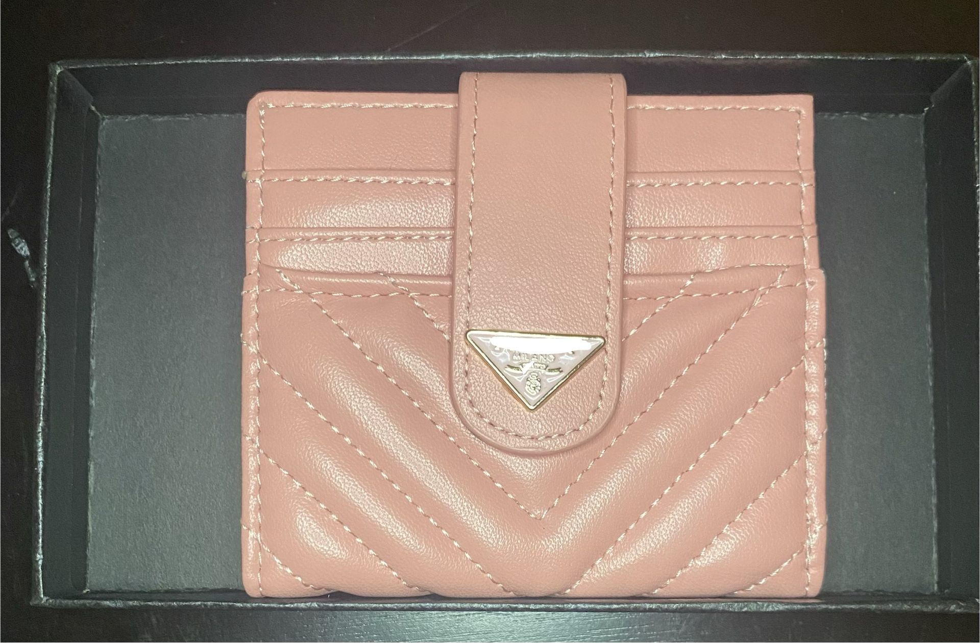 Brand new Pink wallet no damage perfect conditions with box included