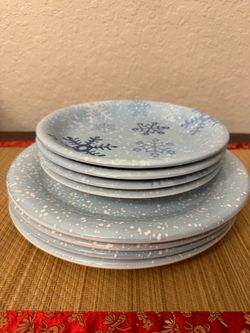 Target home snowman holiday christmas plates. Four dinner plates, four dessert plates.