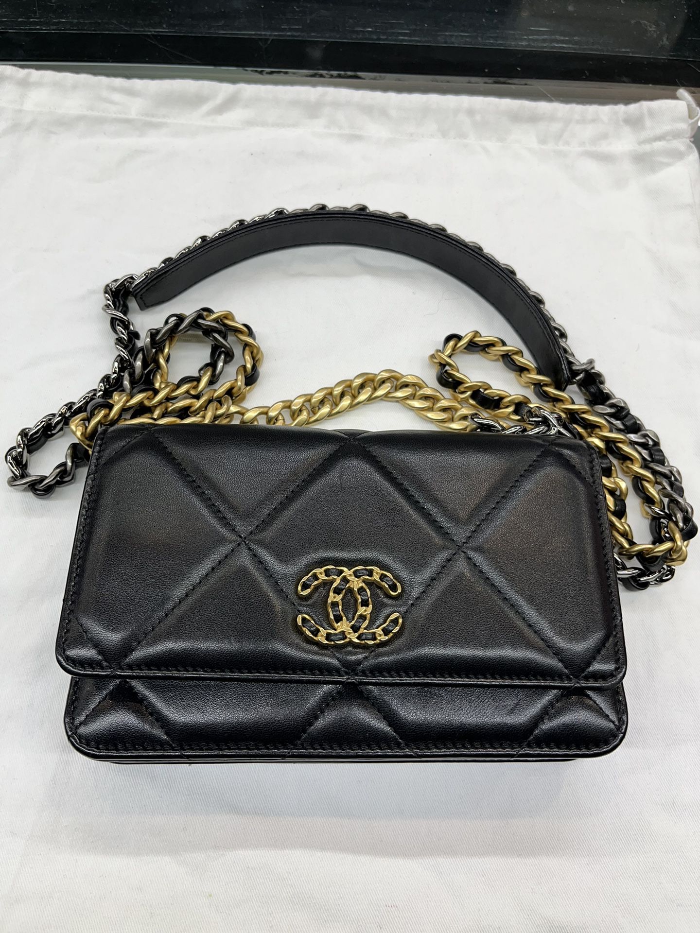 Chanel 19 Woc Black Pre-owned 