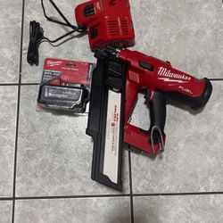 Milwaukee M18 21 Framing Nailer & 8.0  Battery 