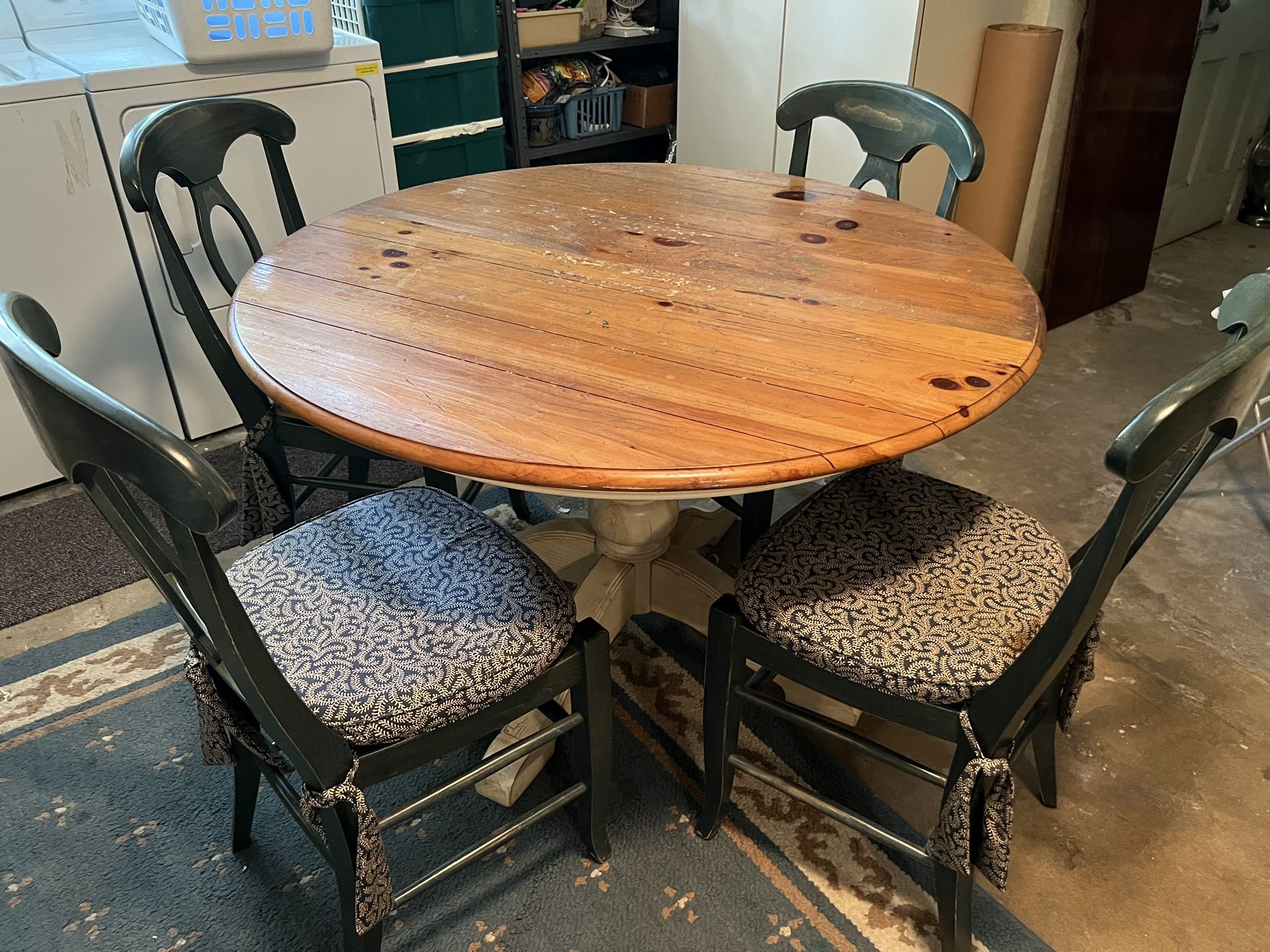 Ethan Allen Pedestal Dining Table (2 Leaves)