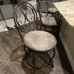 4 Metal Bar Stools