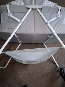 Foldable baby bassinet