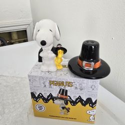 New Peanuts Snoopy & Woodstock Thanksgiving Ceramic Salt And Pepper Shakers 