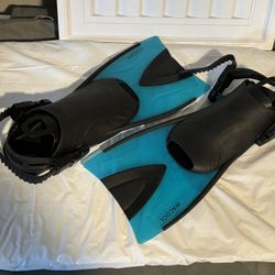 Wacool Adult Short Light Adjustable Fins 