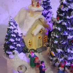 Thomas Kinkade St. Nicholas Circle Christmas Village Collection musical&lights 