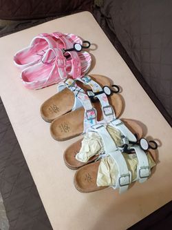 Sandals size medium 7/8 new $5.00 each cada Uno. In Donna inside the city not far old 83