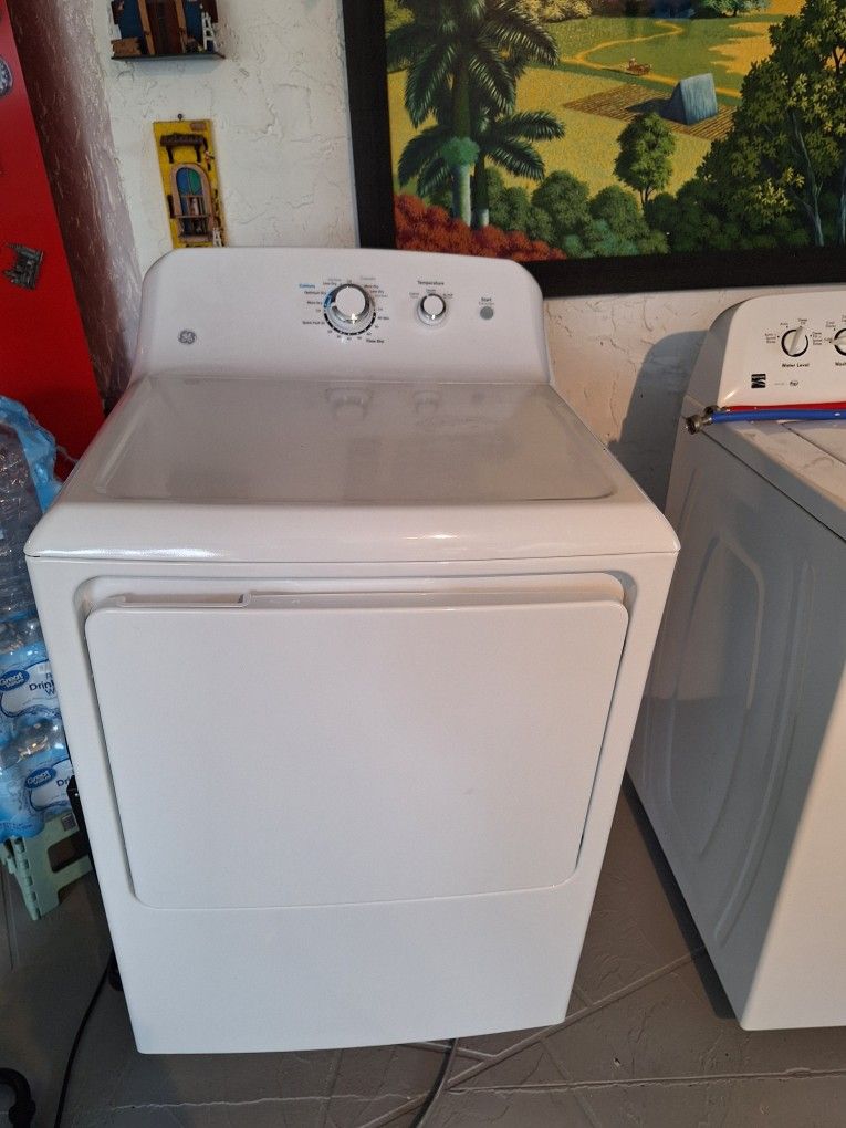 Washer Kenmore Series 100, Dryer GE  Large Capacity 