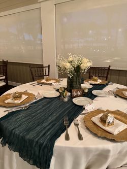 20 emerald green table runners