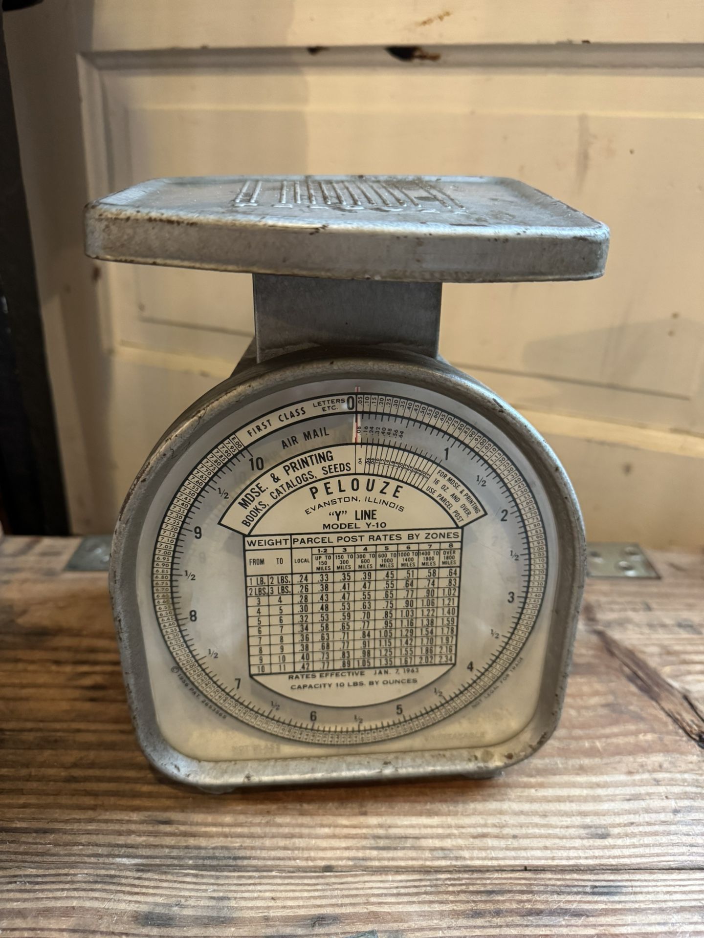 Vintage Pelouze 10 lb. Postal Scale Model Y-10