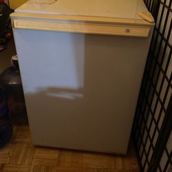 White GE Refrigerator Mid -size