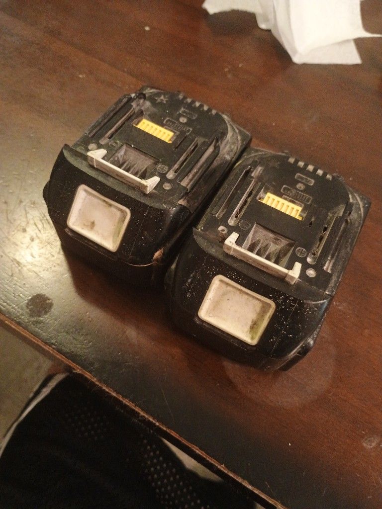 2 Makita 3.0ah 18v Lithium Ion