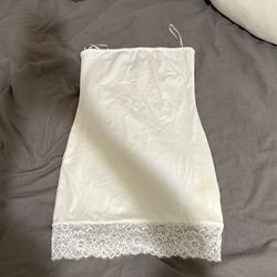 Edikted White Dress With Bottom Lace 