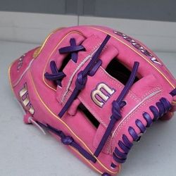 WILSON A2000 OMAHA BERRY 