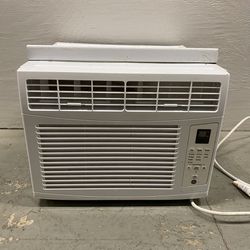 Window AC Air Conditioner 6000 BTU GE Model No. AHQ06LYCQ1  