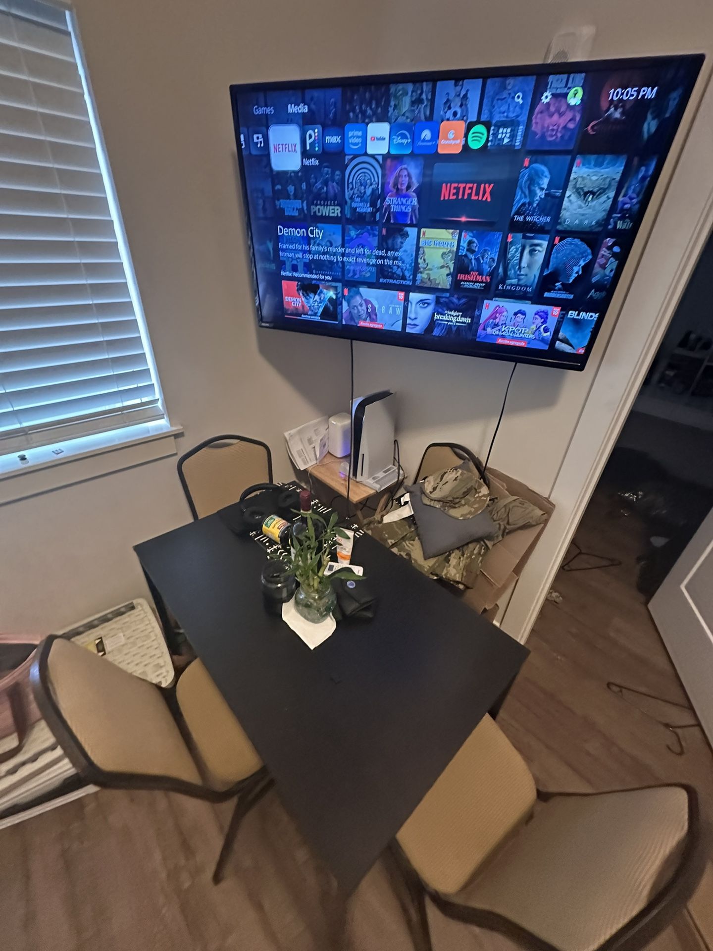 Four-chair dining room for sale