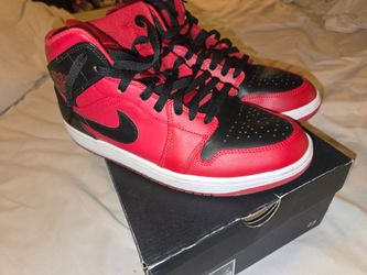 Air Jordan 1 mids bred