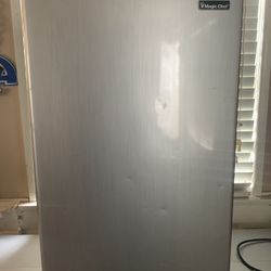 Magic Chef Mini Fridge 