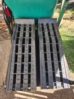 Pittsburgh Automotive 6,500 lb capacity portable ramp