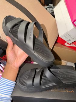 crocs sandals, women’s size 11. worn only once