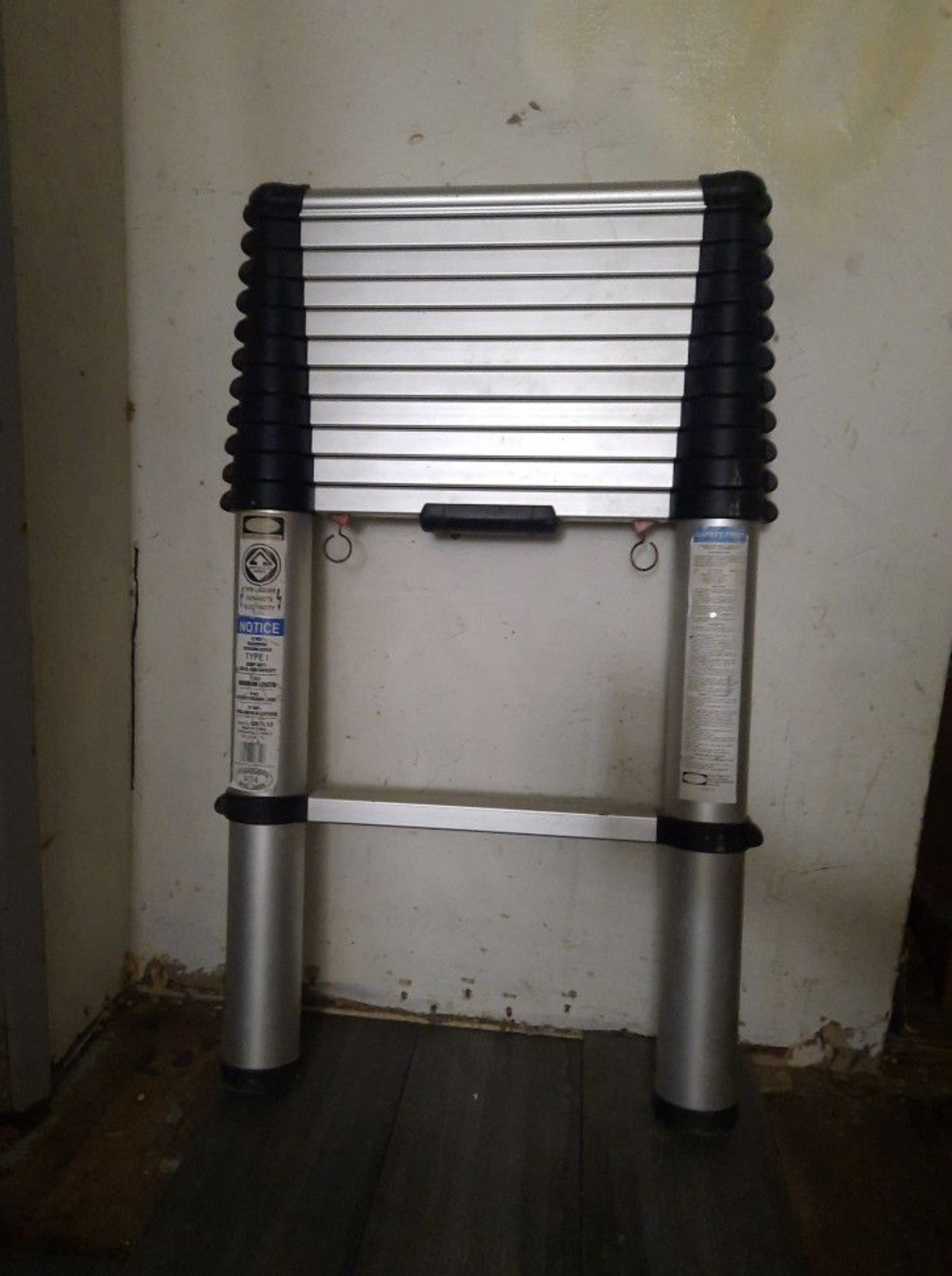 Telescoping Ladder for Sale in Pasadena, CA OfferUp