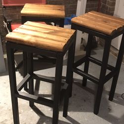 30 inch Golden Oak Stain Top And Black  Bar Stools......4 For $175