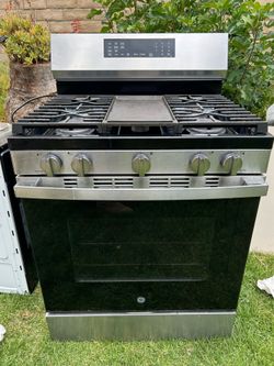 GE Stainless Steel Gas Range with Air Fry