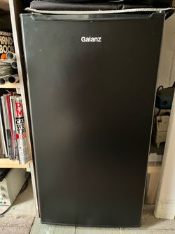 GALANZ 3.3 cu.ft. mini fridge w/ freezer compartment & door storage EUC!!!
