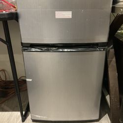 Mini Fridge with Freezer – Great for Small Spaces!